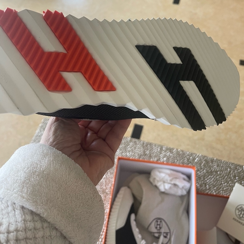HERMES WOMEN SIZE 40.5 SNEAKERS - Picture 4 of 7